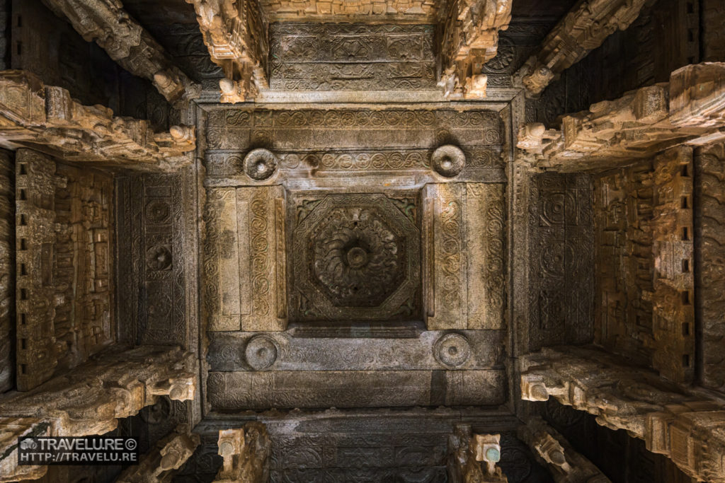 Ceiling of one of the shrines in Vitthala Temple - Travelure ©