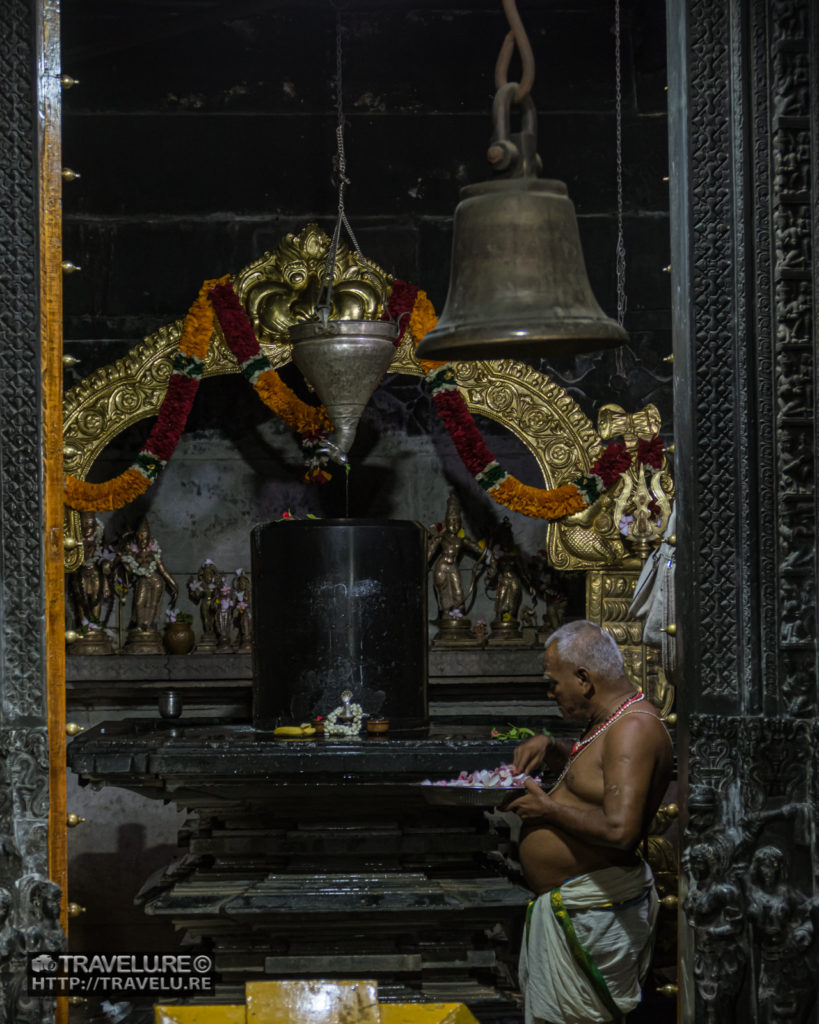 Shivalinga inside the main shrine - Travelure ©