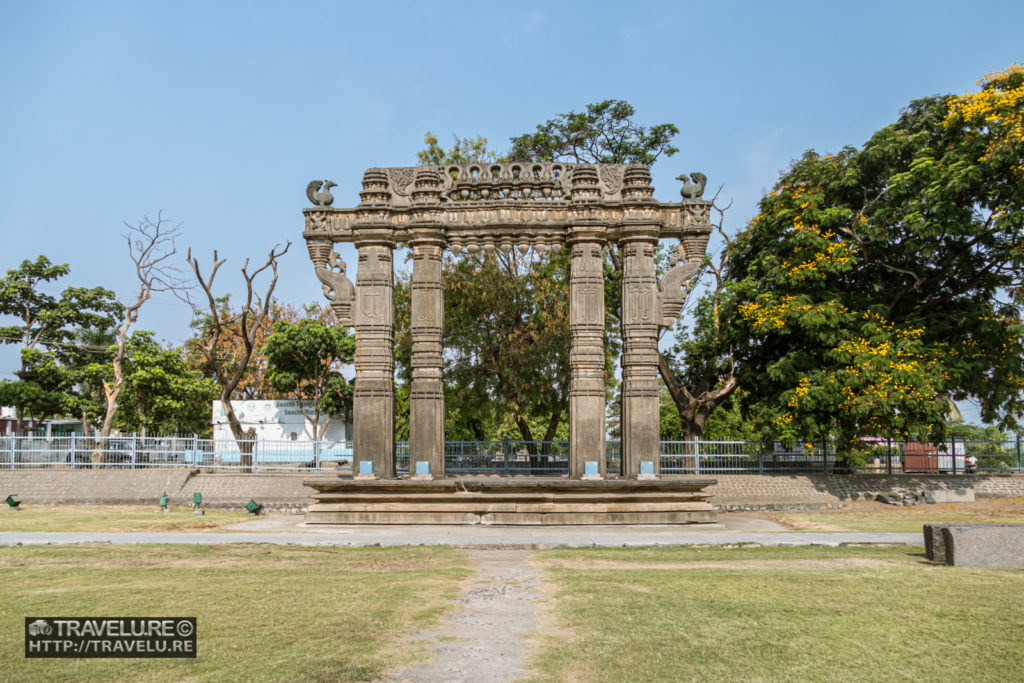 The torana that now forms a part of Telangana state emblem - Travelure ©