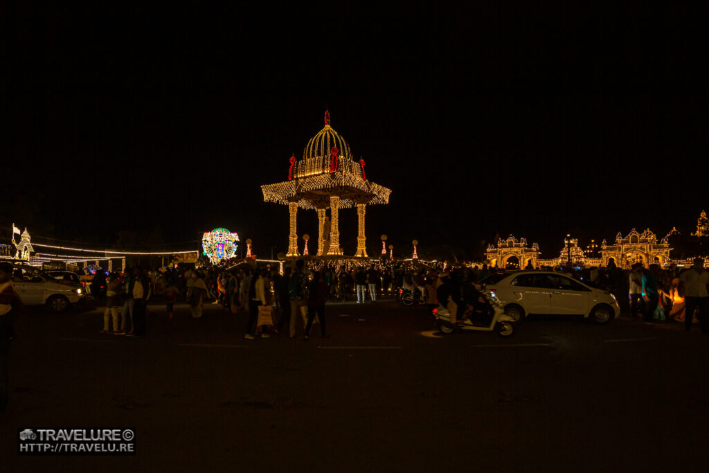 City illumination. Palace is in the background. - Travelure ©