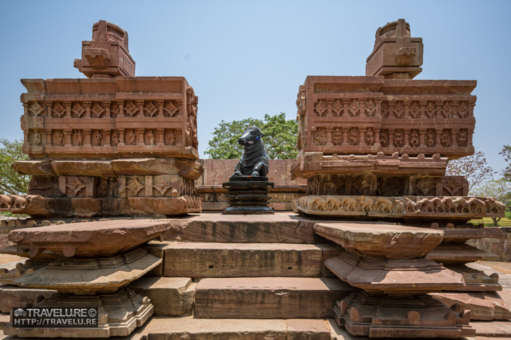 Nandi statue faces the entrance mandapam - Travelure ©