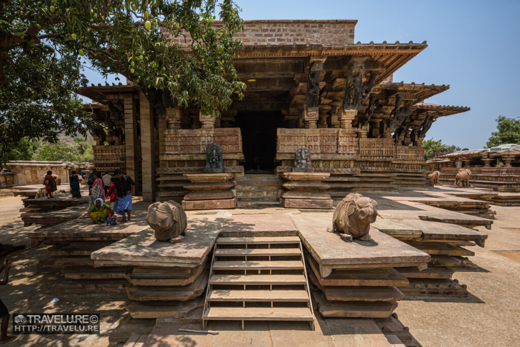 From the entrance mandapam, you can't see the shikhara - Travelure ©