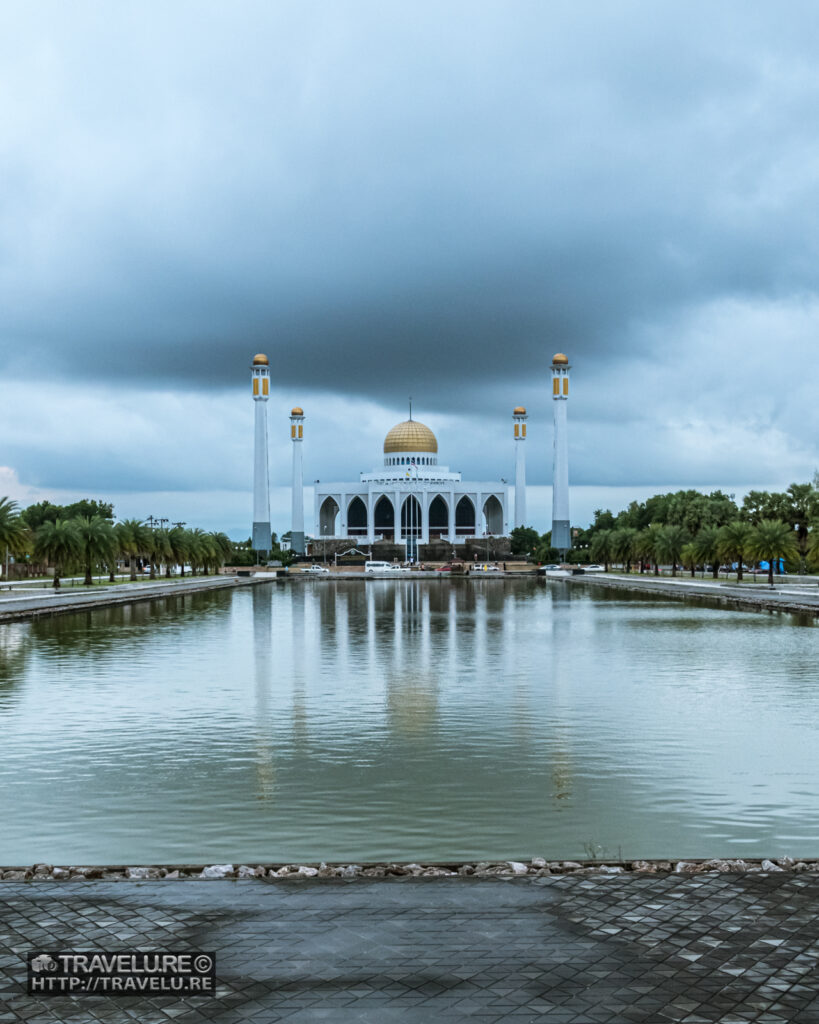 The largest mosque in Thailand - Travelure ©