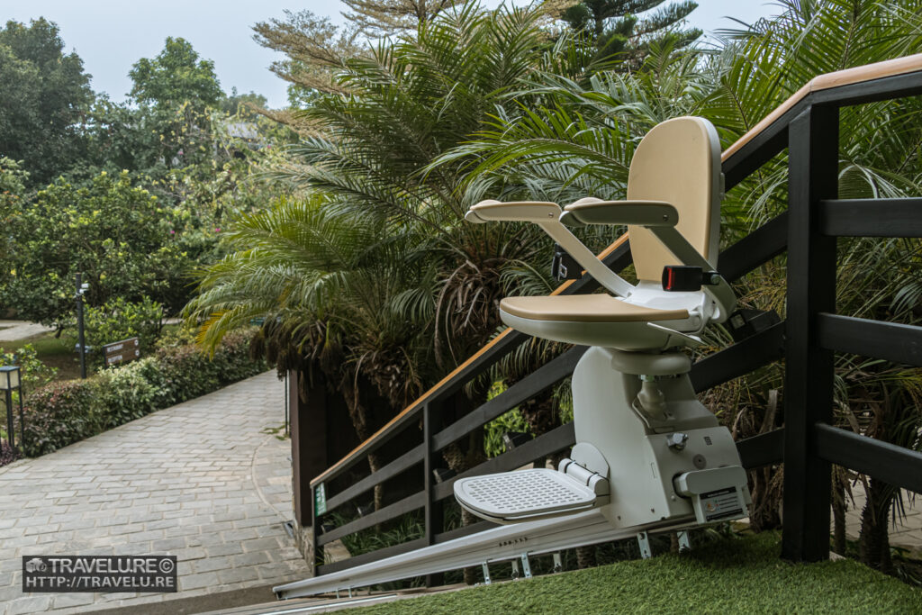 The chair lift outside the Golden Forest restaurant - Travelure ©